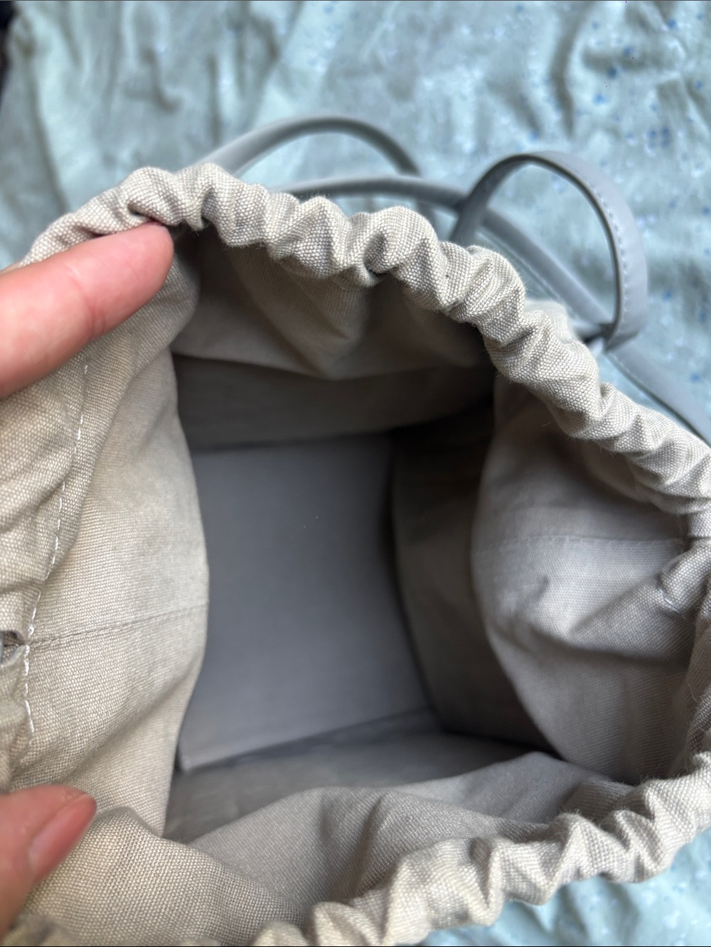 KWANI Woven Cube Drawstring Bag - Picture 4 of 5